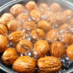 Cómo pelar las nueces en el microondas